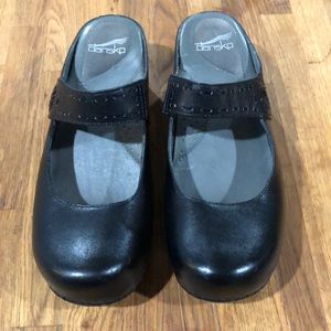 Dansko Leather Clogs, Size 9.5-10 W / 40 EUR black